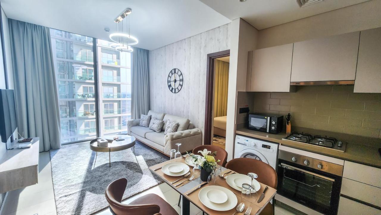 By Latinem 2br Holiday Cvr B1808 Near Burj Khalifa Dubai