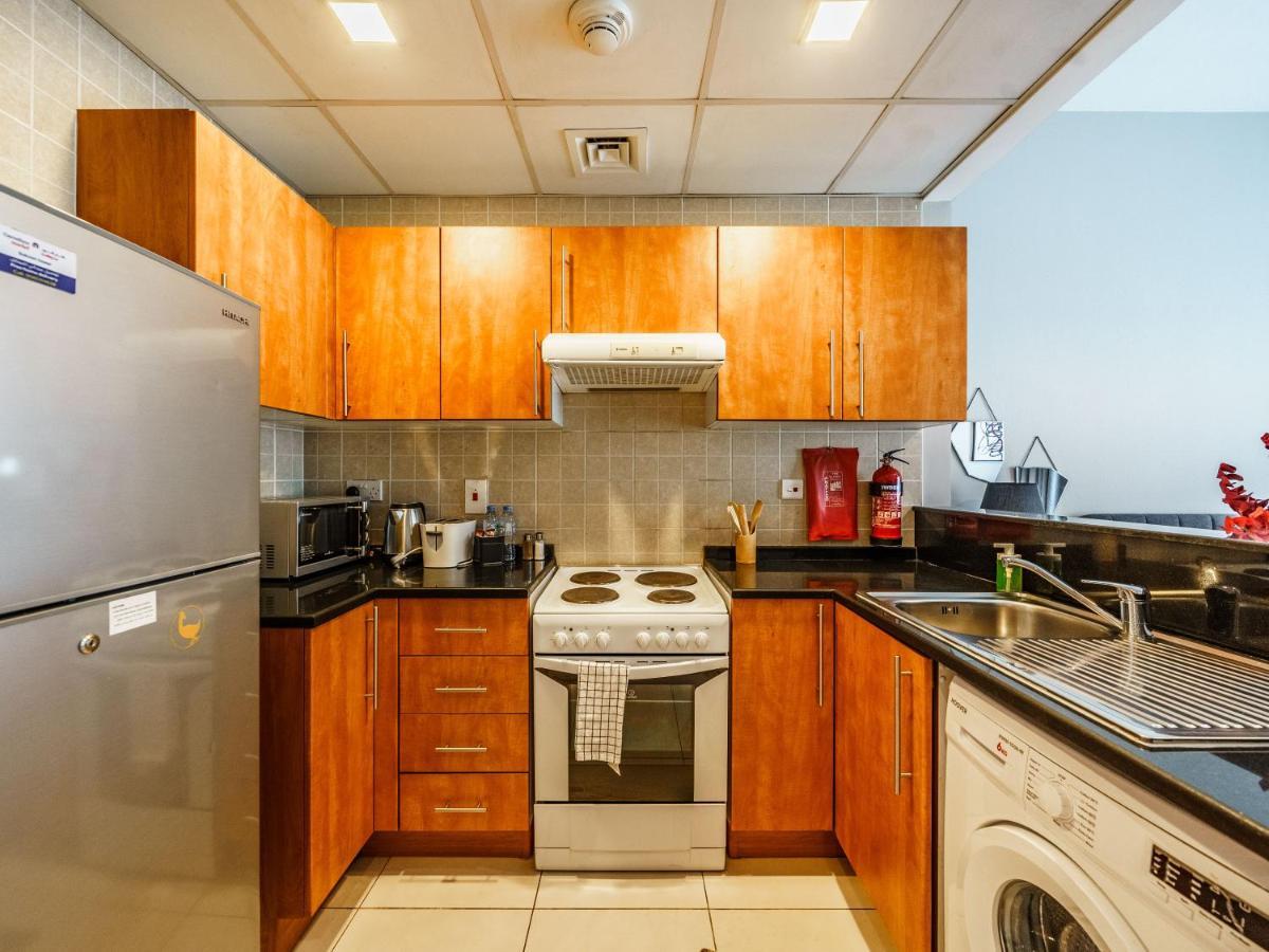 Apartment Sweeping Marina View Near The Metro Station