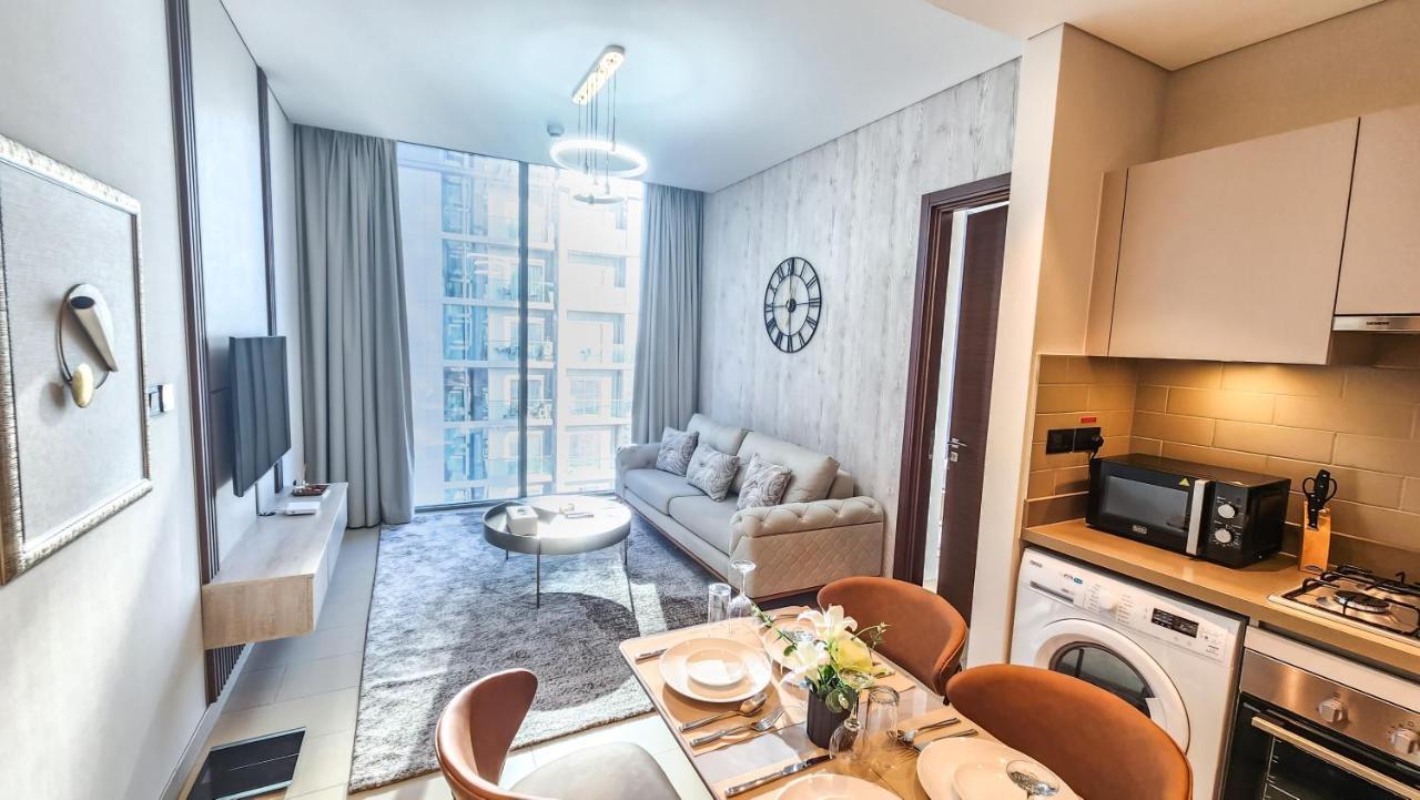 By Latinem 2br Holiday Cvr B1808 Near Burj Khalifa *