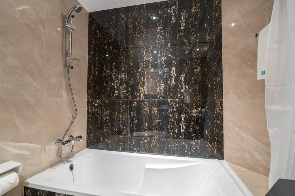 Apartment Romantic Hideaway W Breathtaking Burj Khalifa View *