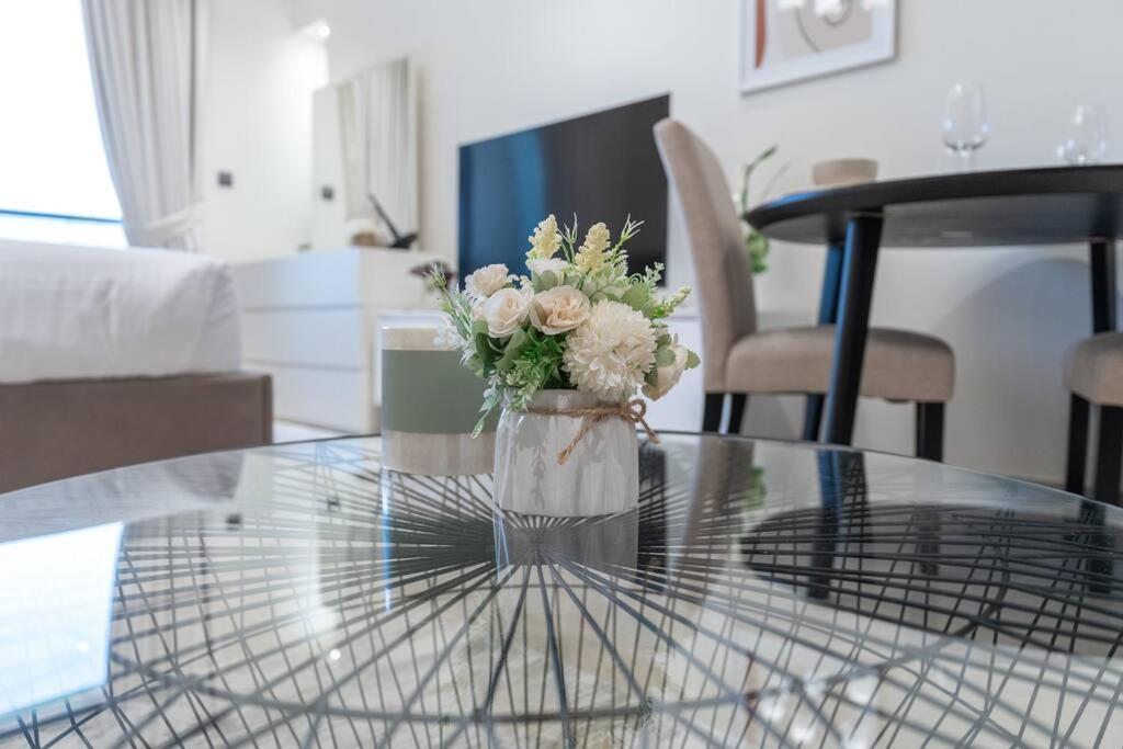 Romantic Hideaway W Breathtaking Burj Khalifa View Apartment *