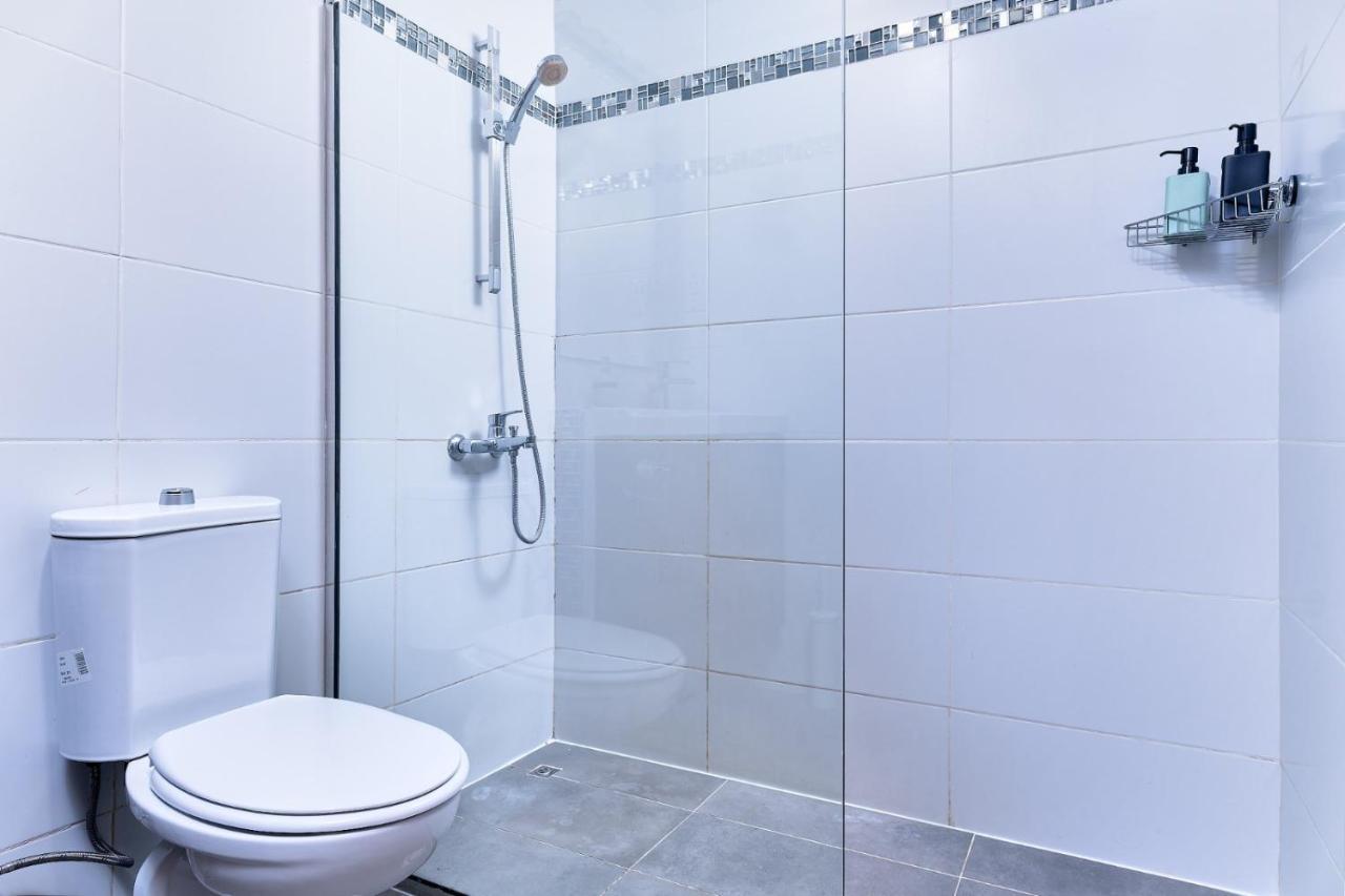 1br For 4 Guests In Marina Crown Dubai