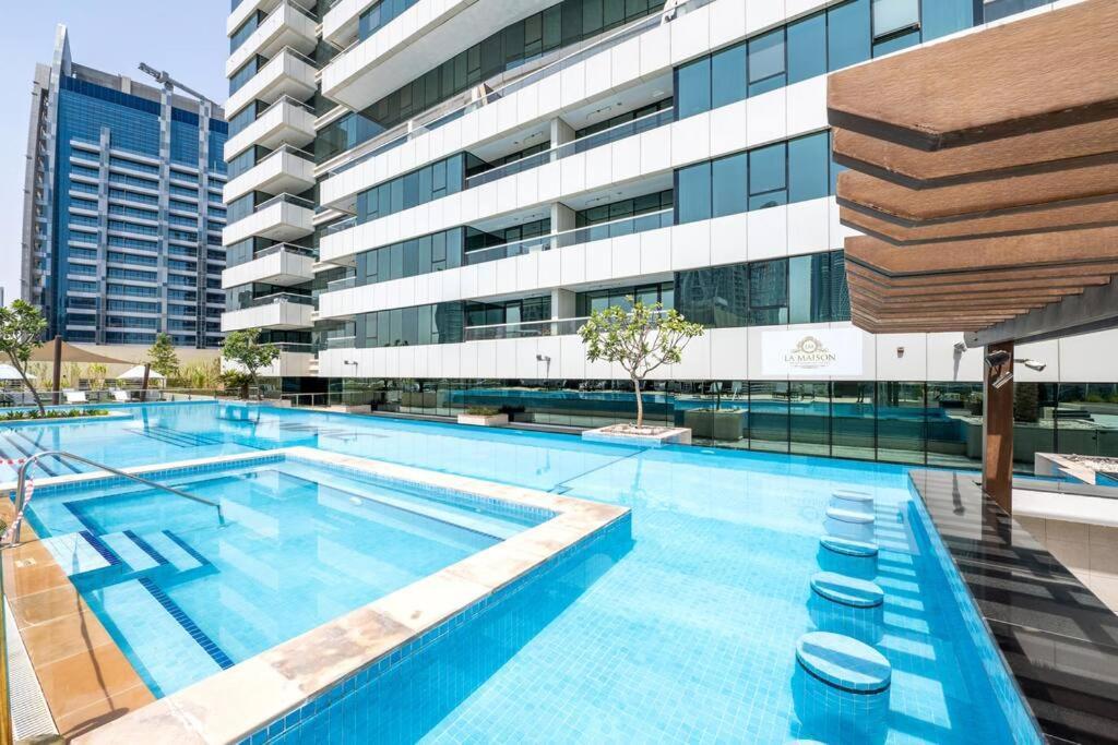 Apartment Studio Canal View With Partial Burj Khalifa View 5min To Mall Dubai