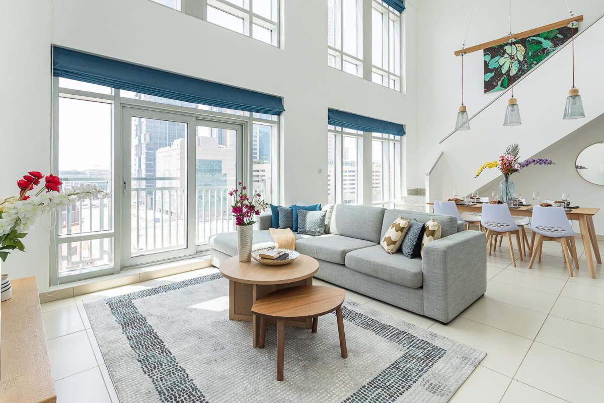 Frank Porter - The Lofts Apartment Dubai
