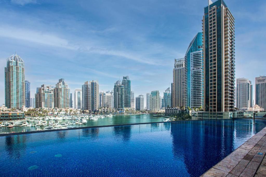 Luxury Iconic Cayan Tower - Free 5 Star Access! Apartment *