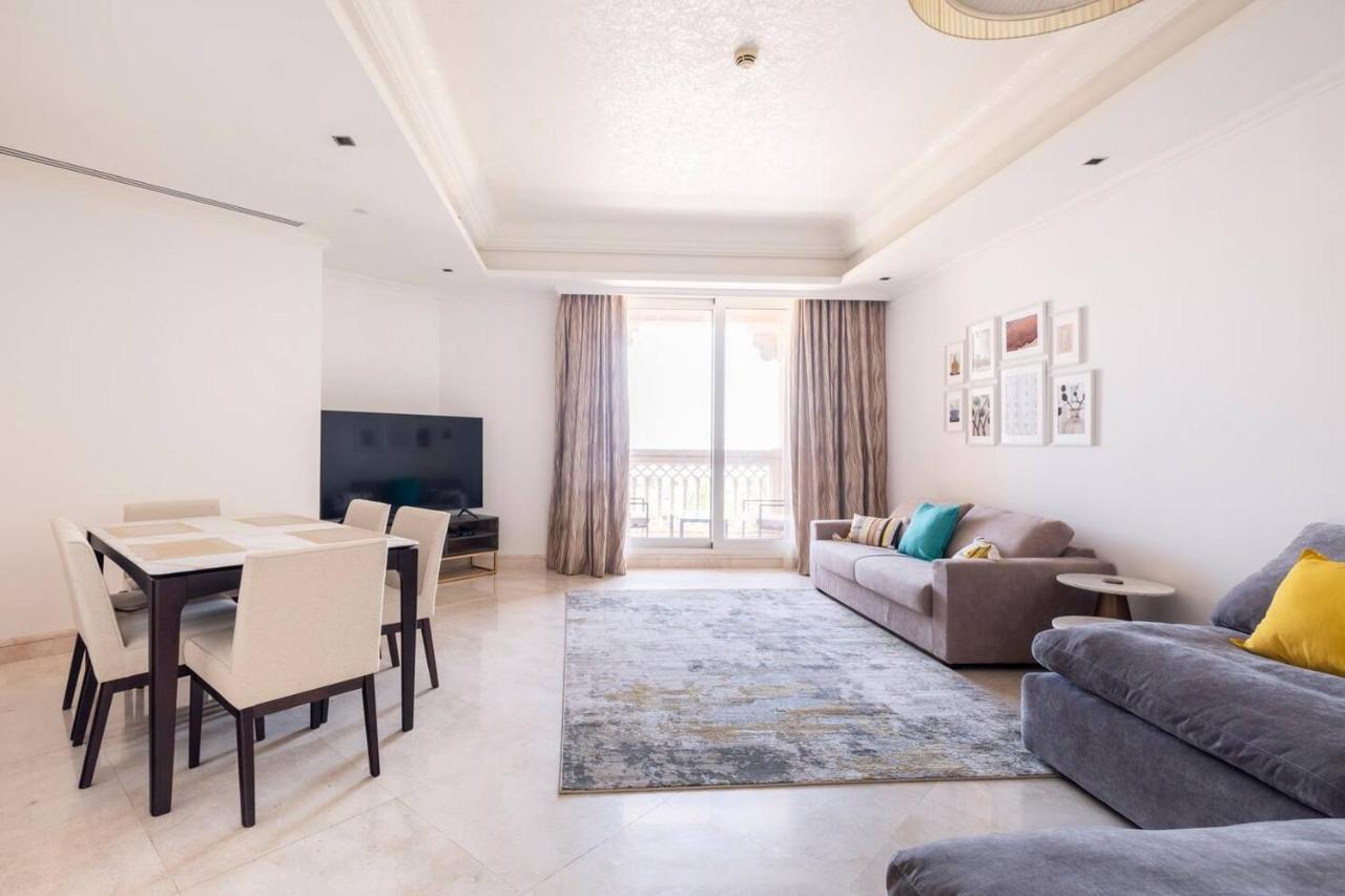 Spacious 2-bedroom Beachfront With Pool *