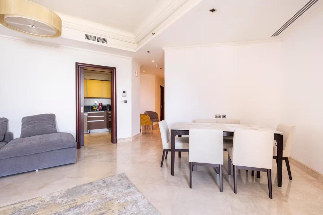 Spacious 2-bedroom Beachfront With Pool Dubai