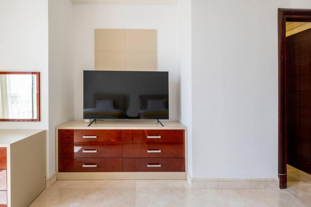Apartment Spacious 2-bedroom Beachfront With Pool *