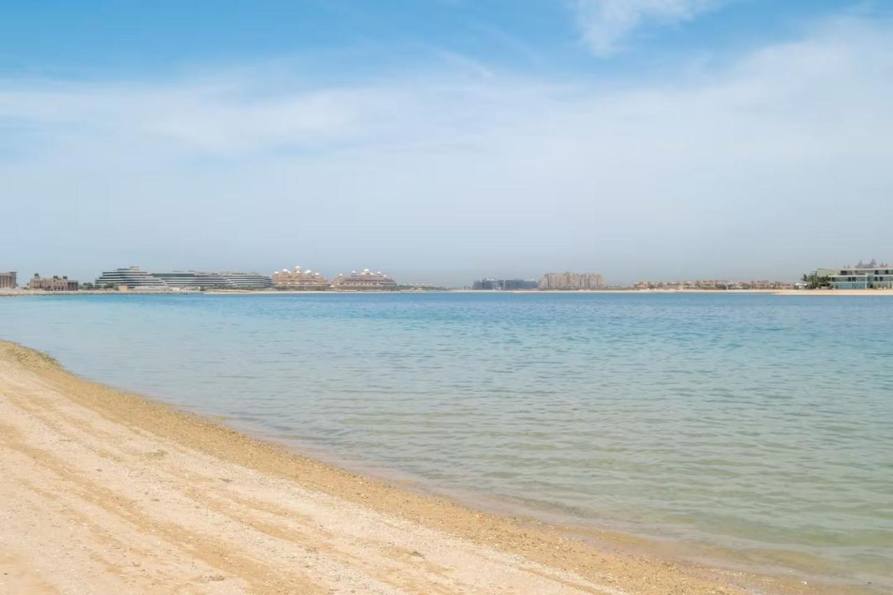 Apartment Spacious 2-bedroom Beachfront With Pool Dubai