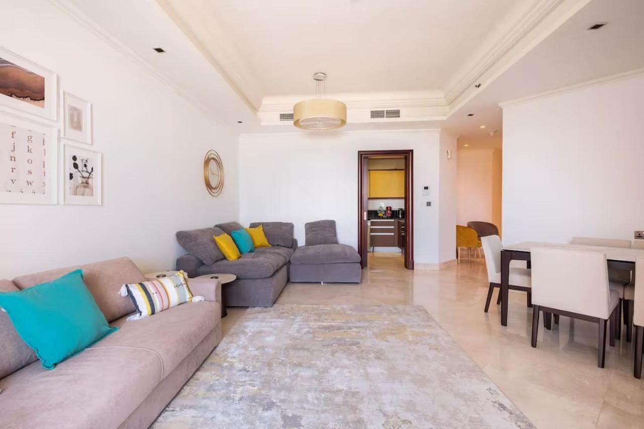 Spacious 2-bedroom Beachfront With Pool