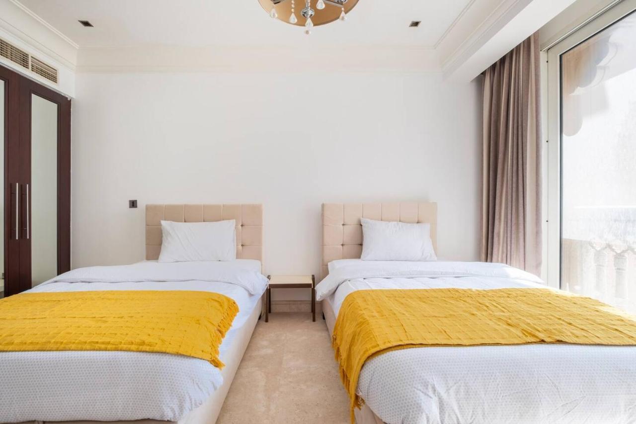 Spacious 2-bedroom Beachfront With Pool Dubai