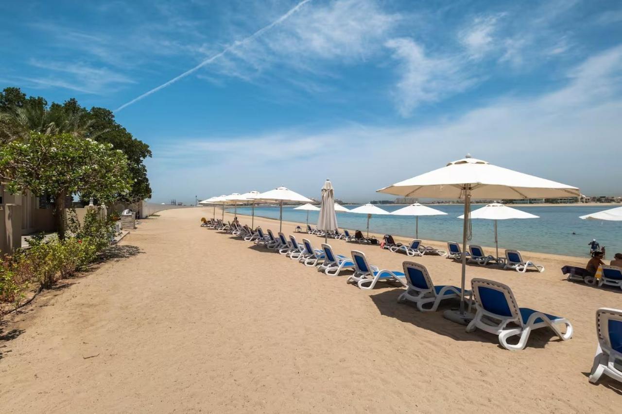Spacious 2-bedroom Beachfront With Pool Apartment