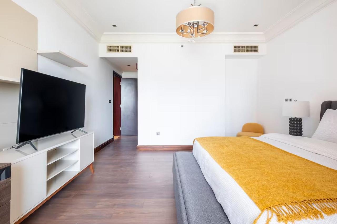 Apartment Spacious 2-bedroom Beachfront With Pool Dubai