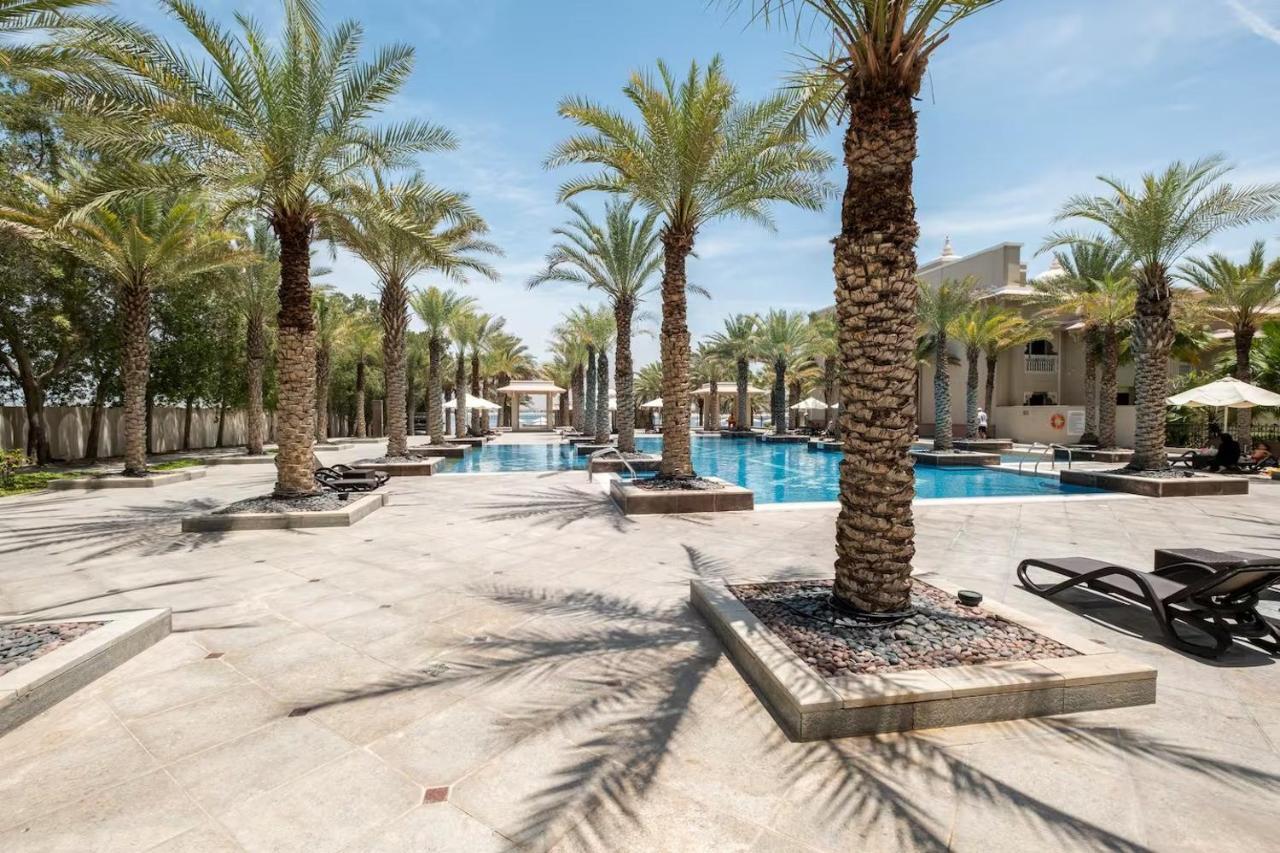 Apartment Spacious 2-bedroom Beachfront With Pool *