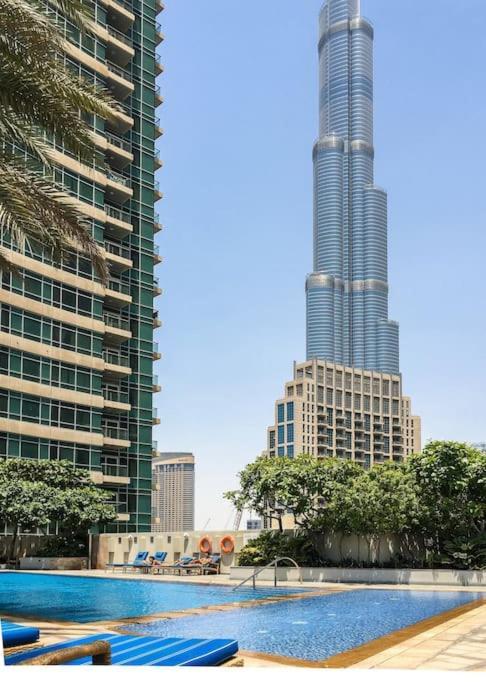 Frank Porter - The Lofts Apartment Dubai