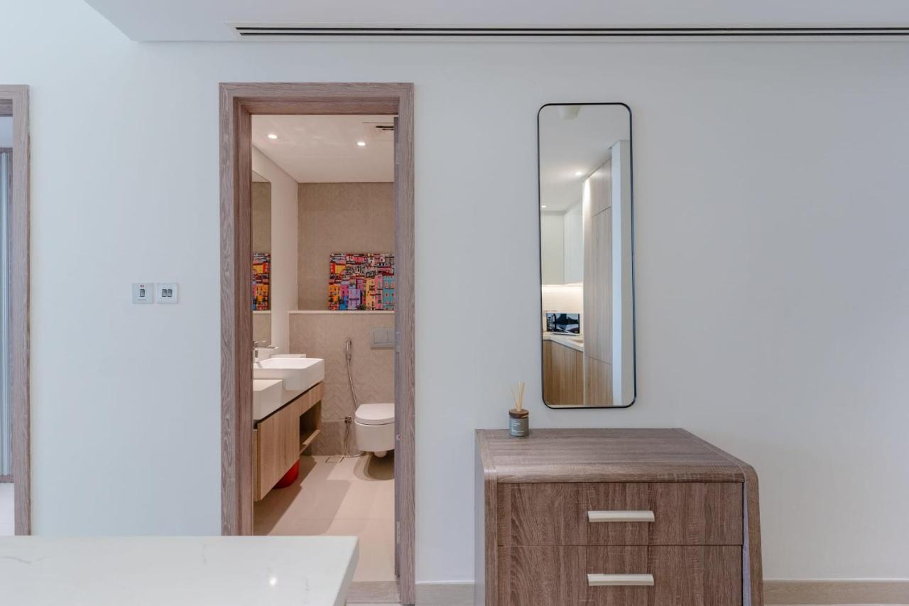 Sleek 1 Bedroom With Views Of Marina Dubai