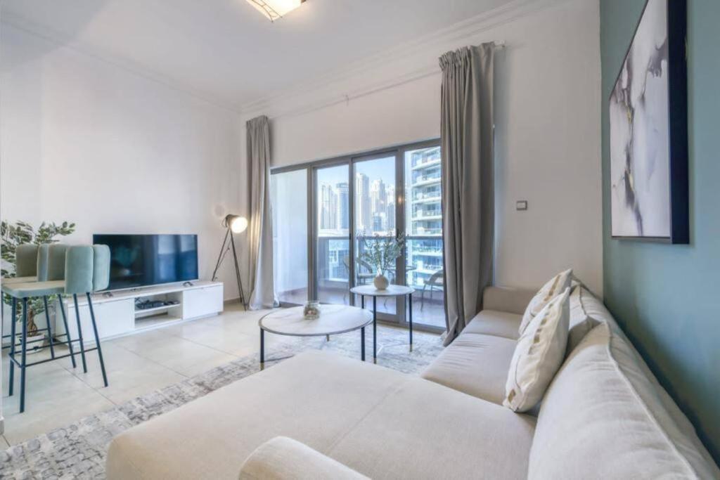 Luxury 1 Bedroom Marina View, Sleeps 5, 1 Min To Metro Apartment *