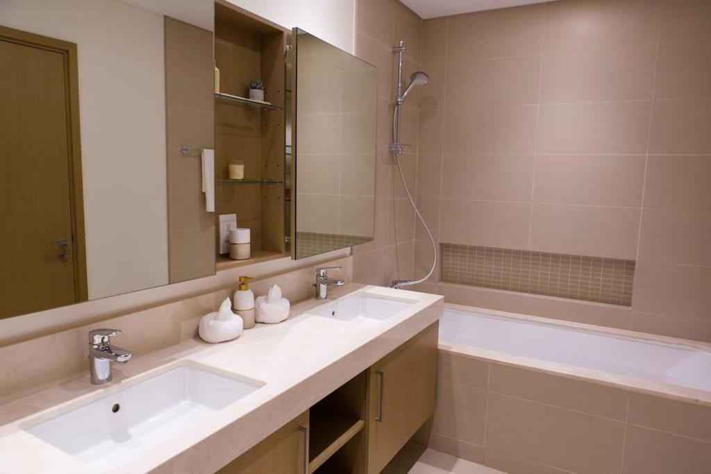 Moonstone - Tranquil, Large 2 Bedroom Apartment, Sea View, Marina Jbr Dubai