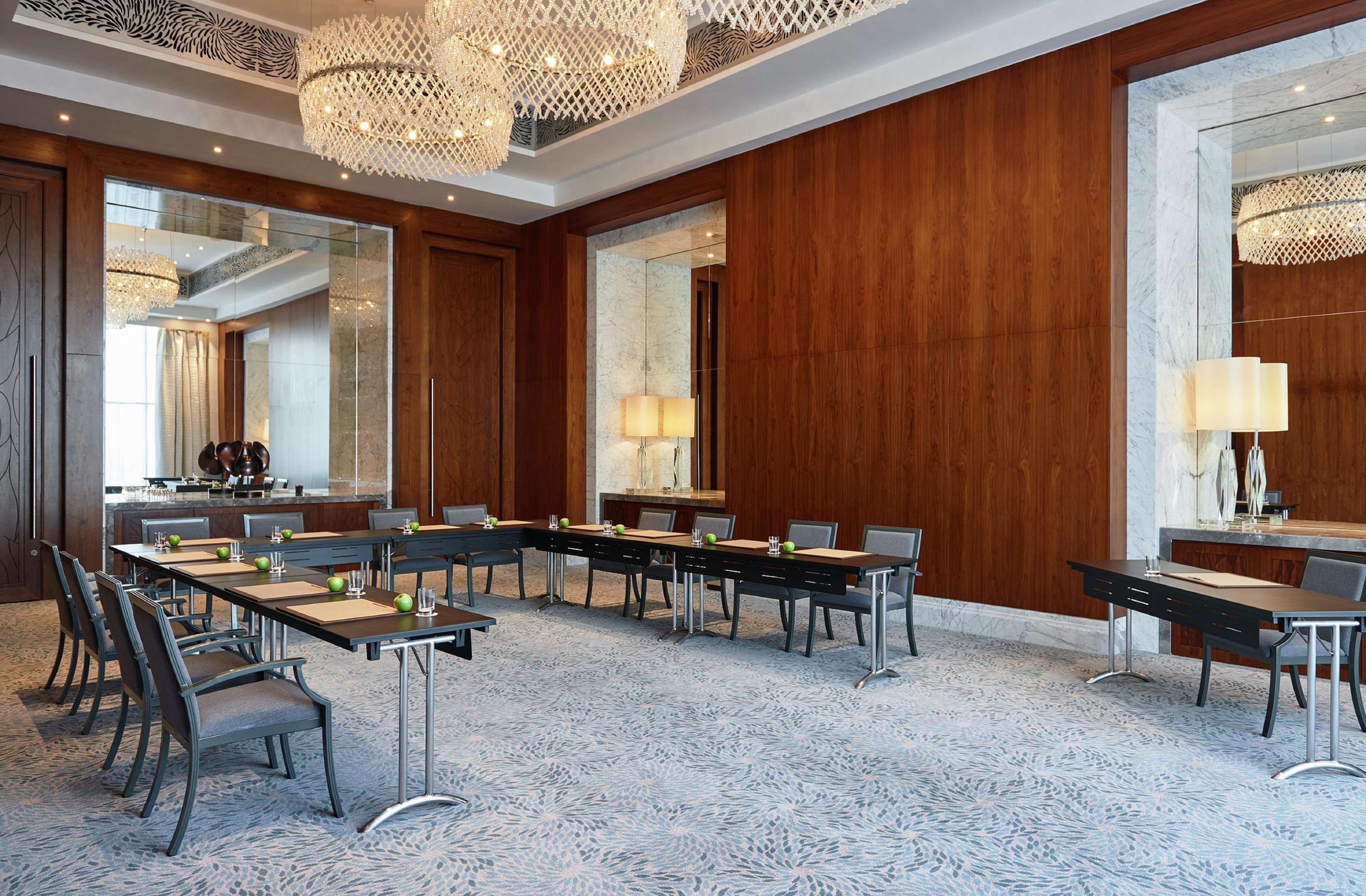 Hilton Al Habtoor 5* Dubai