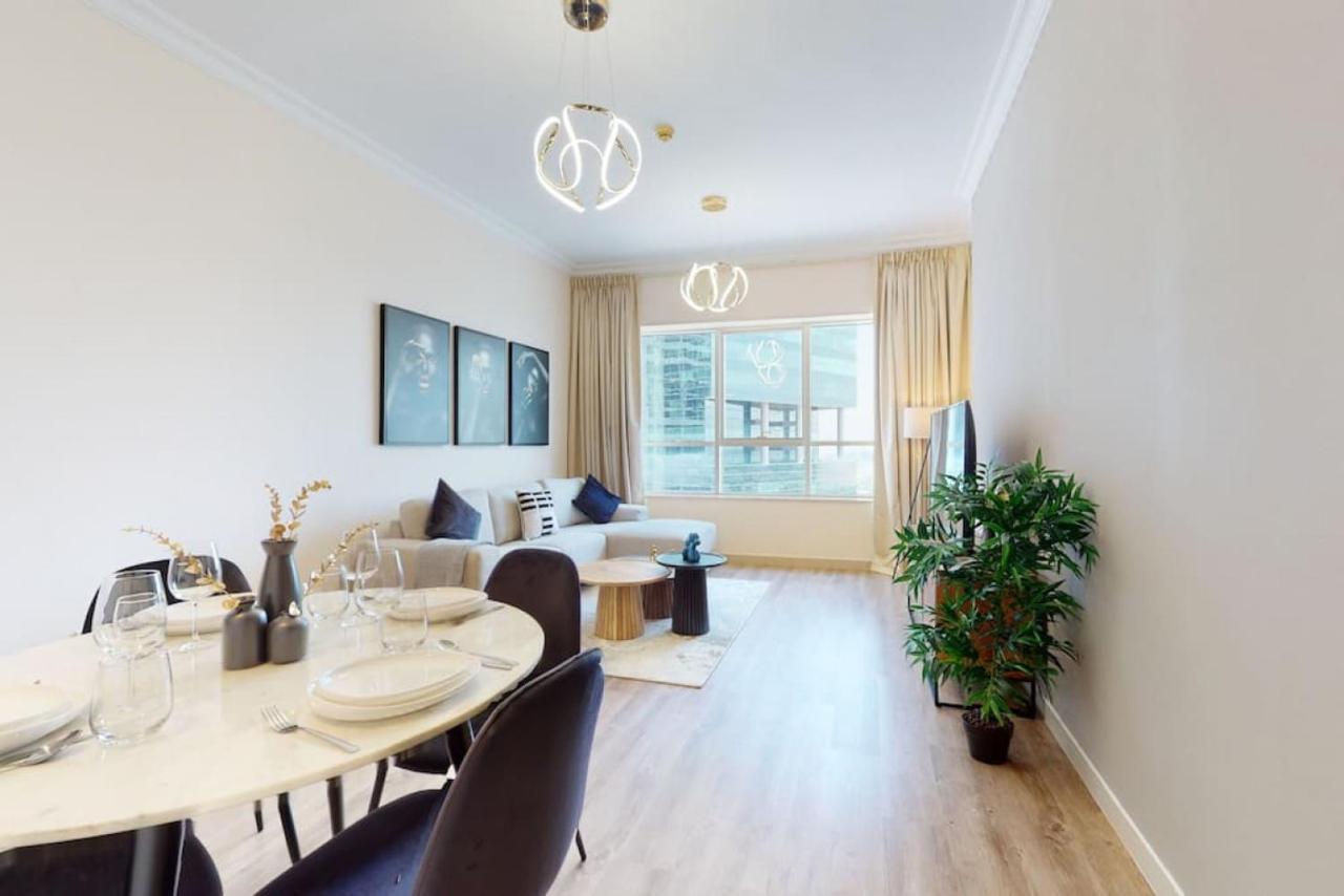 Apartment V3 Tower - Elegant One Bedroom