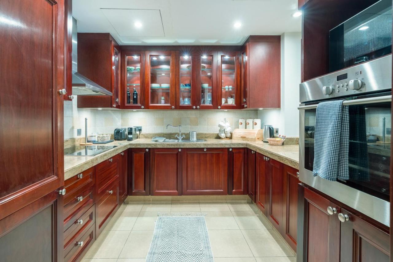 Spacious 2bedroom With Burj View In Downtown Apartment Dubai
