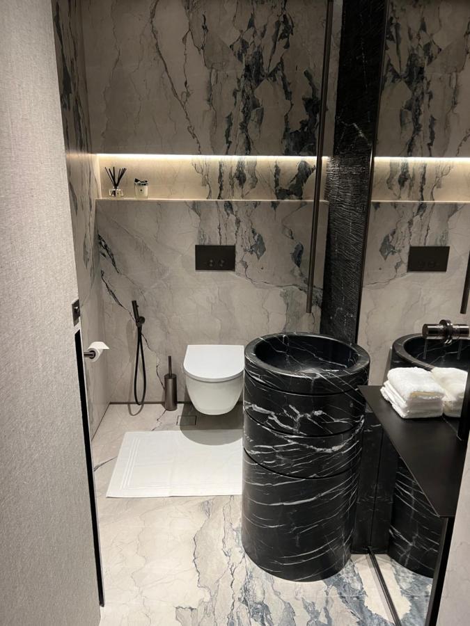 4 Bedroom Luxury At Burj Khalifa *