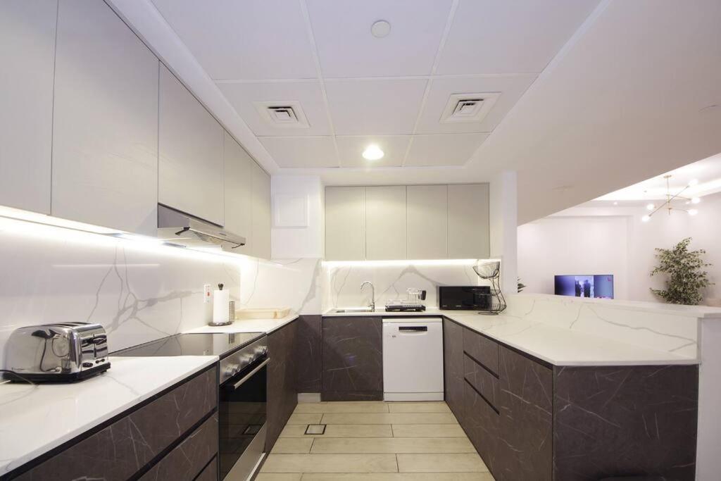 Spacious 1 Bhk In Et - Business Bay * Dubai