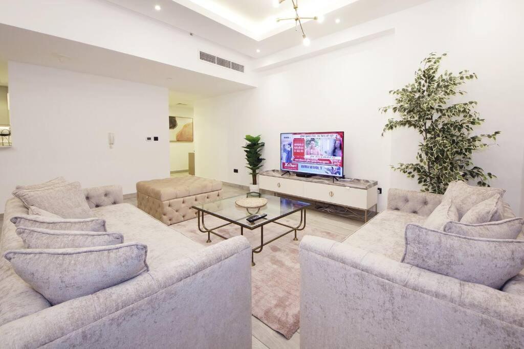 Apartment Spacious 1 Bhk In Et - Business Bay *