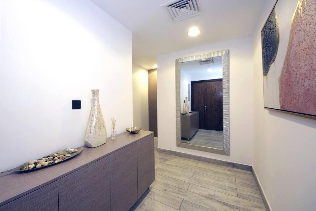 Spacious 1 Bhk In Et - Business Bay Apartment *