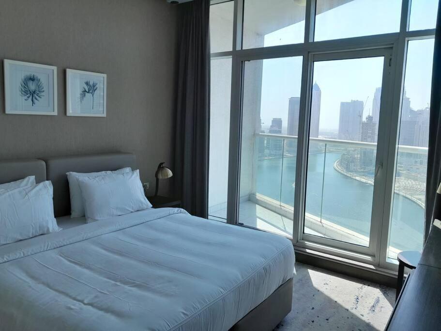 Huge In Downtown Dubai, Six Minutes To Malls Apartment