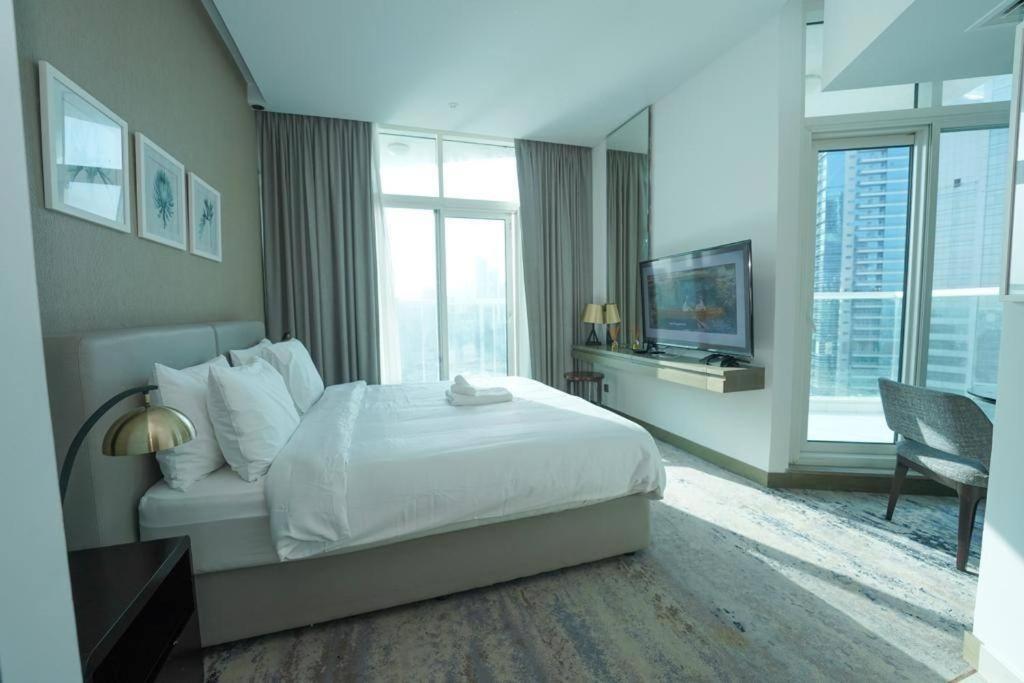 Huge In Downtown Dubai, Six Minutes To Malls *