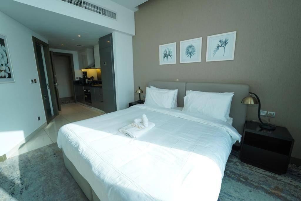 Huge In Downtown Dubai, Six Minutes To Malls *