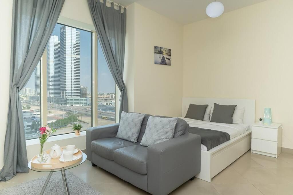Stonetree - Chic In Jumeirah Towers Apartment *