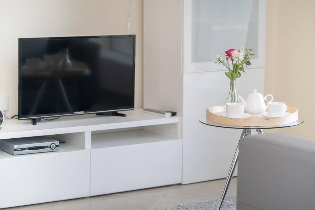 Stonetree - Chic In Jumeirah Towers Apartment *