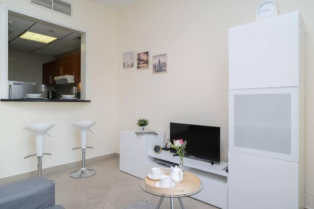 Stonetree - Chic In Jumeirah Towers Apartment