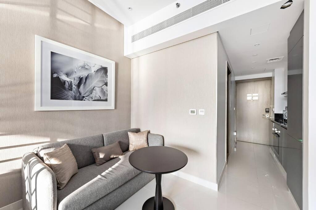 Apartment Magnificent In Business Bay With A Pool & Gym