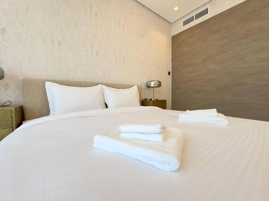 Apartment Dar Vacation - Modern & Stylish 2br Near Burj Khalifa