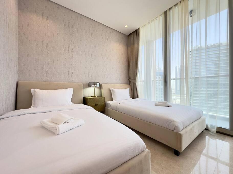 Apartment Dar Vacation - Modern & Stylish 2br Near Burj Khalifa Dubai