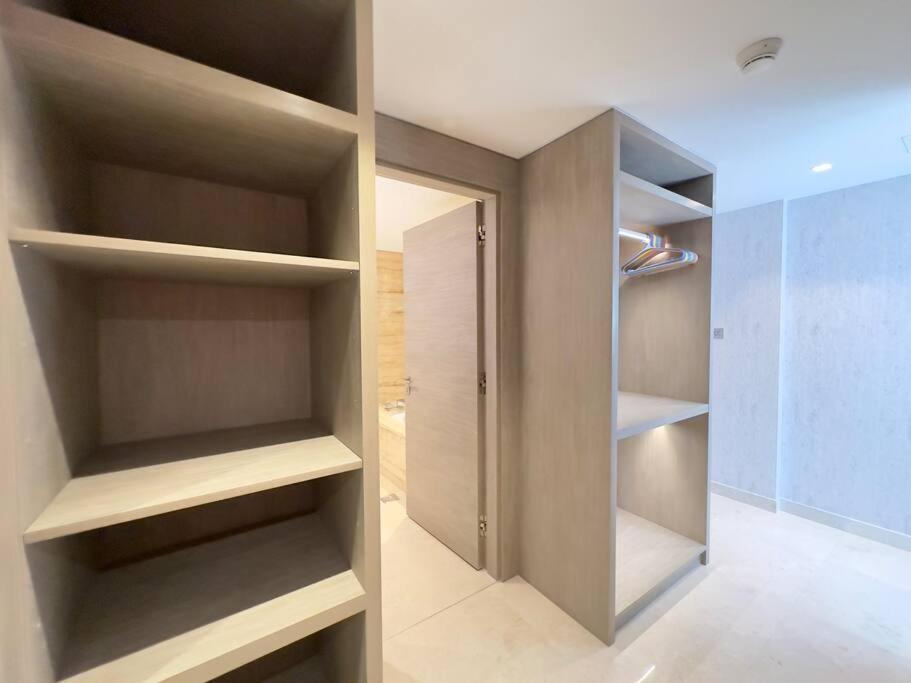 Apartment Dar Vacation - Modern & Stylish 2br Near Burj Khalifa