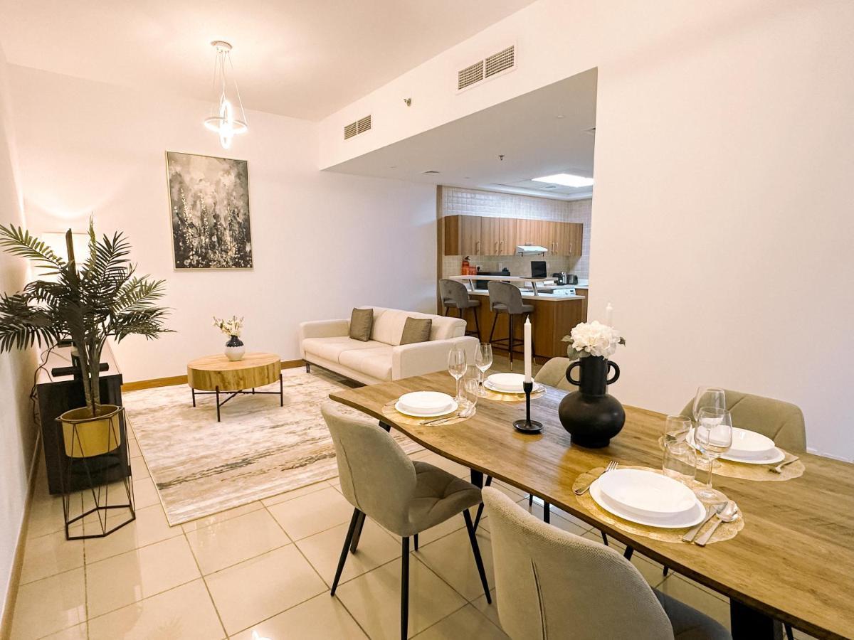 Brand New In Marina 47th Floor Apartment *