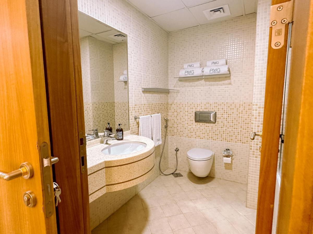 Brand New In Marina 47th Floor Apartment *
