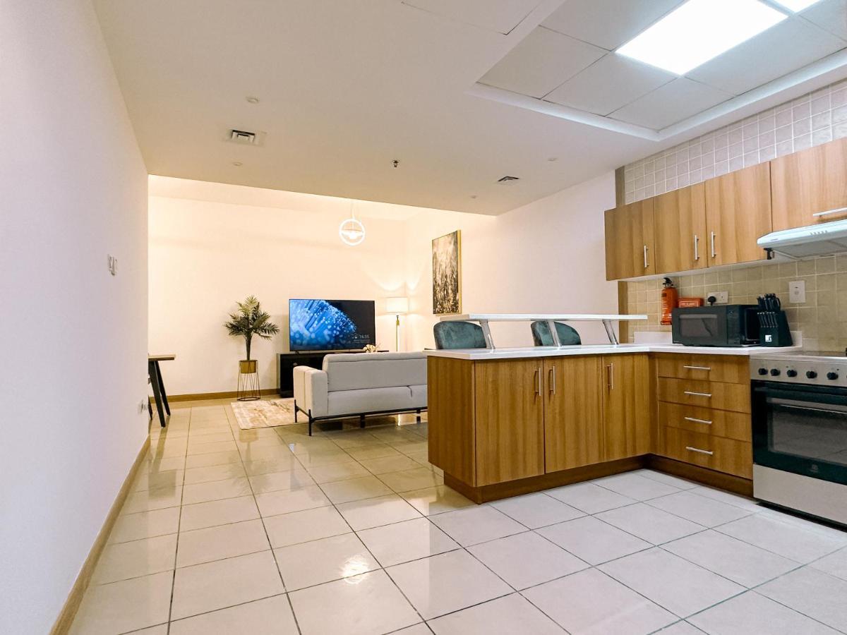 Brand New In Marina 47th Floor Apartment *