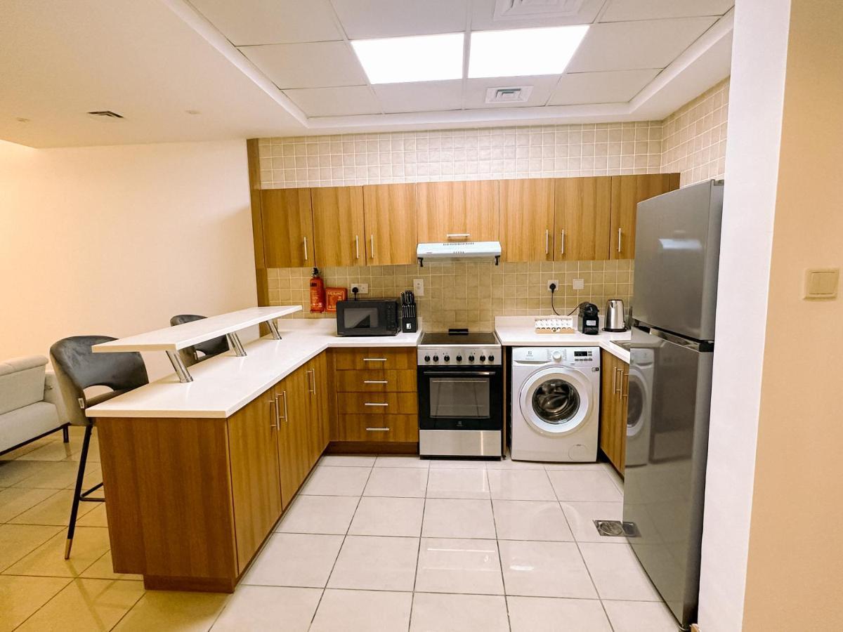 Brand New In Marina 47th Floor Apartment *