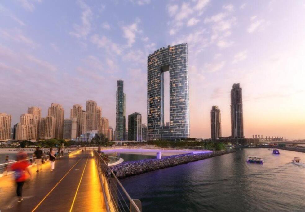 Apartment One Bedroom In Marina Near Blue Water Dubai