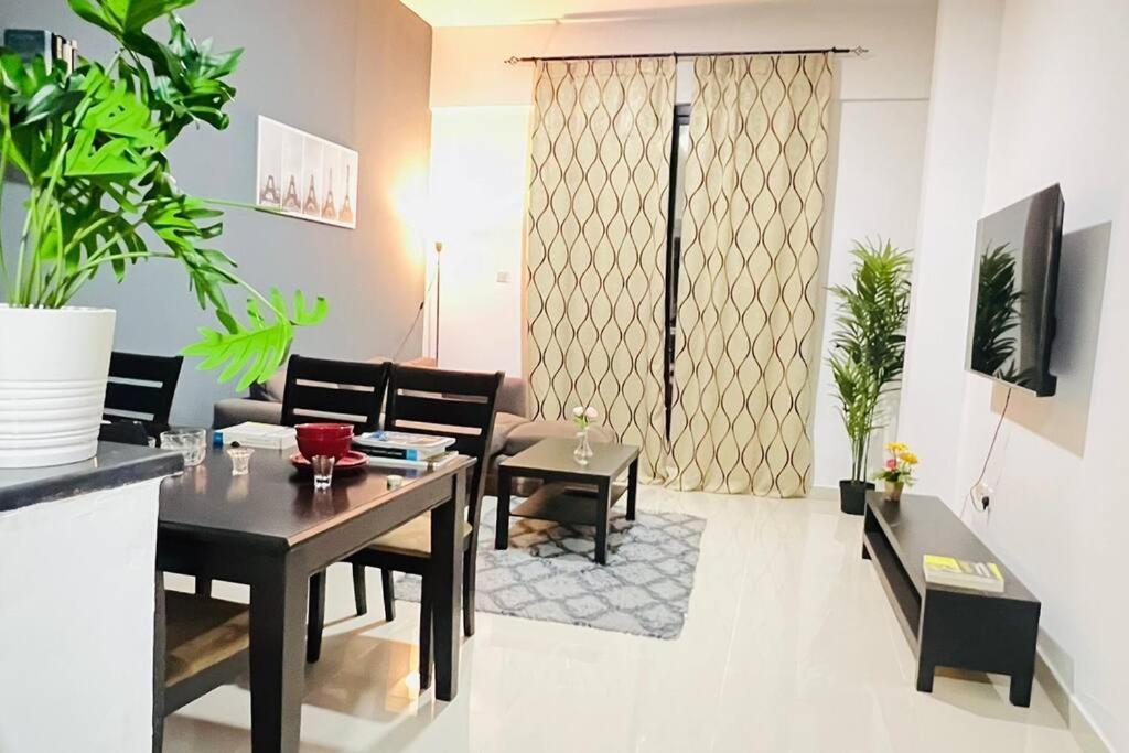 Apartment One Bedroom In Marina Near Blue Water Dubai