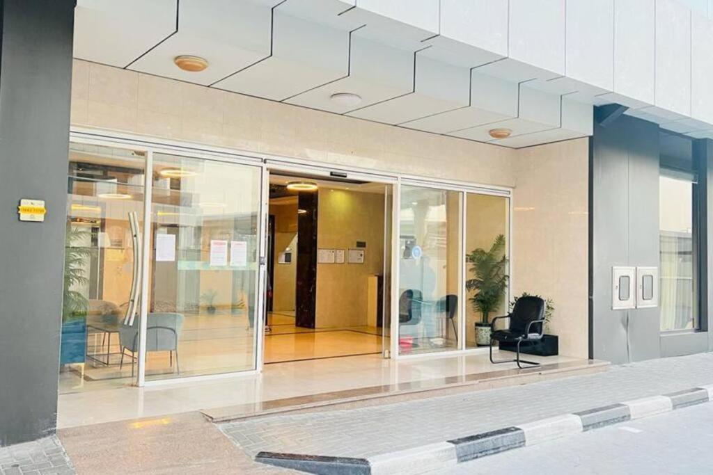 One Bedroom In Marina Near Blue Water *