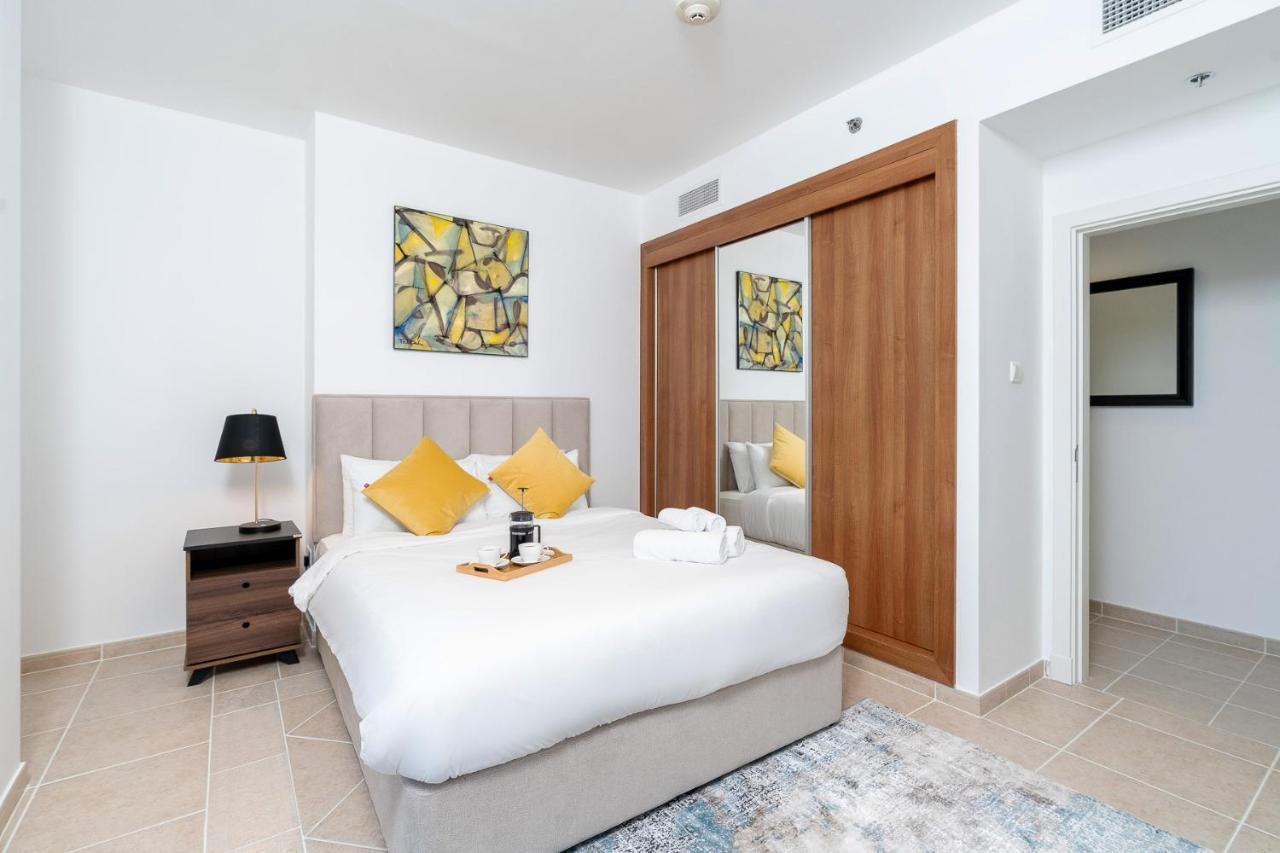 Vibrant - Prime Location Marina - Near Metro Apartment