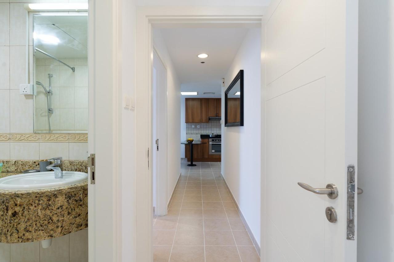 Vibrant - Prime Location Marina - Near Metro Apartment *