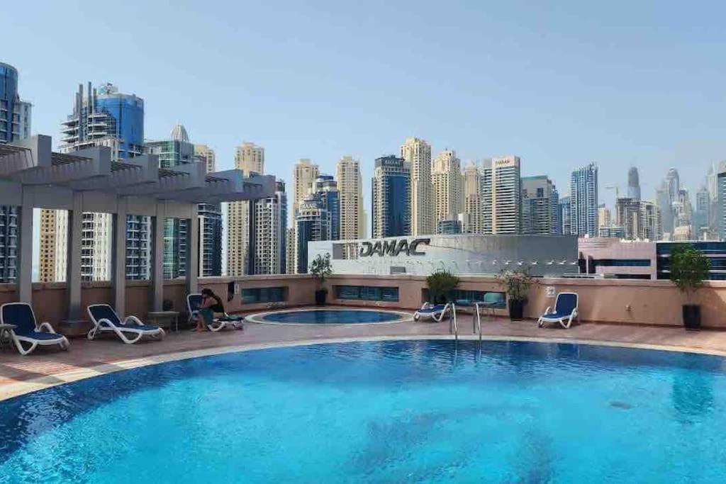 Luxury And Spacious Full Marina View Apartment