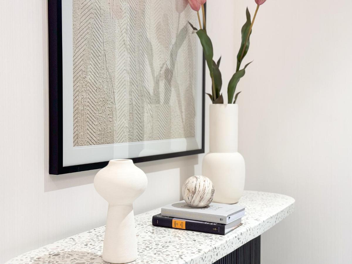 Stunning 2br With Private Access Apartment *